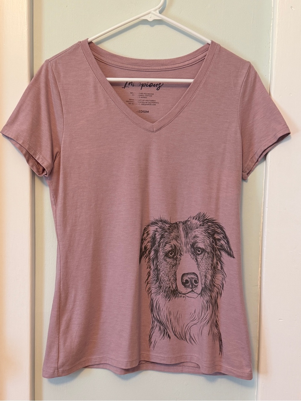 Inkopious brand Women's Dusty Rose Dog Graphic V‑Neck Tee #0203